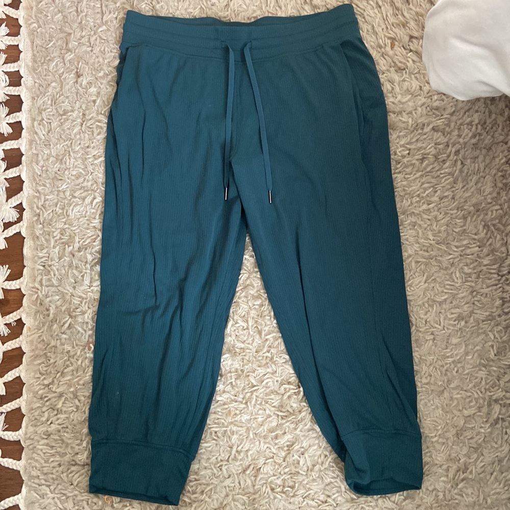 Lululemon dark green ready to rulu crop jogger pants - Picture 4 of 8